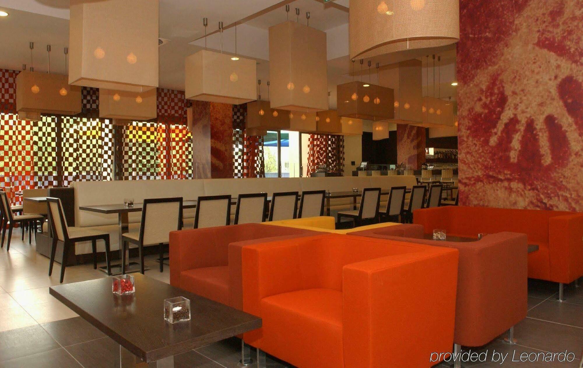 Park Inn By Radisson Sarvar Resort & Spa المطعم الصورة